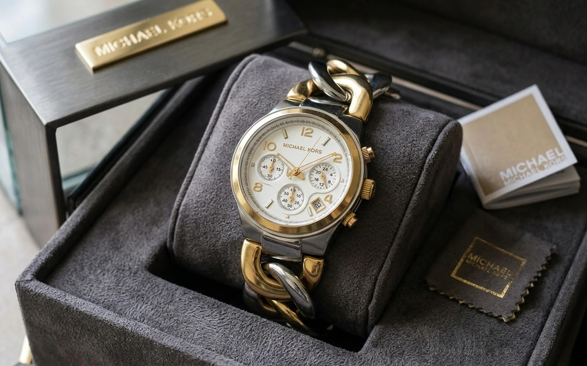 Montre Michael Kors chronographe femme cadran argenté bracelet acier