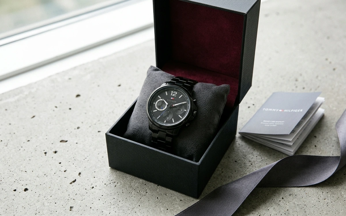 Montre Tommy Hilfiger homme cadran bleu bracelet acier inoxydable