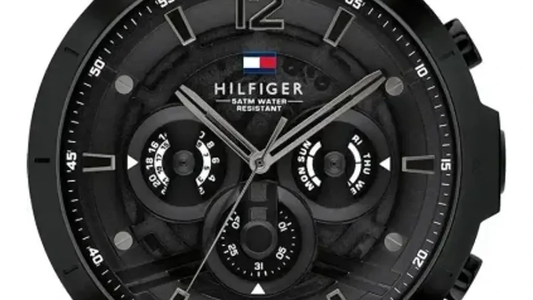 Montre Tommy Hilfiger Luca multifonction : compteurs affichant la date, le jour de la semaine et 24 heures, sans poussoirs