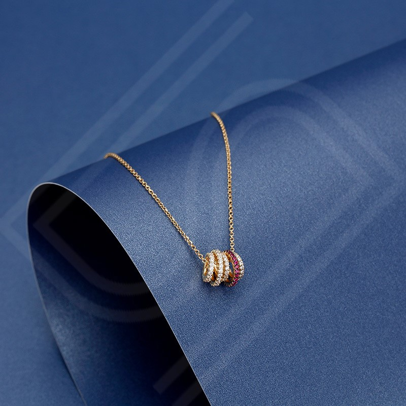 Collier APM Monaco AC4693XKRY en plaqué or jaune avec anneaux et cristaux pour femme vue 6