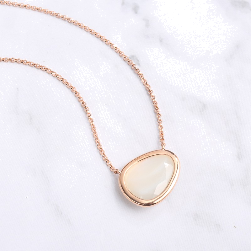 Collier pour femme APM Monaco RC4679XNA en nacre blanche et métal plaqué or rose vue 3