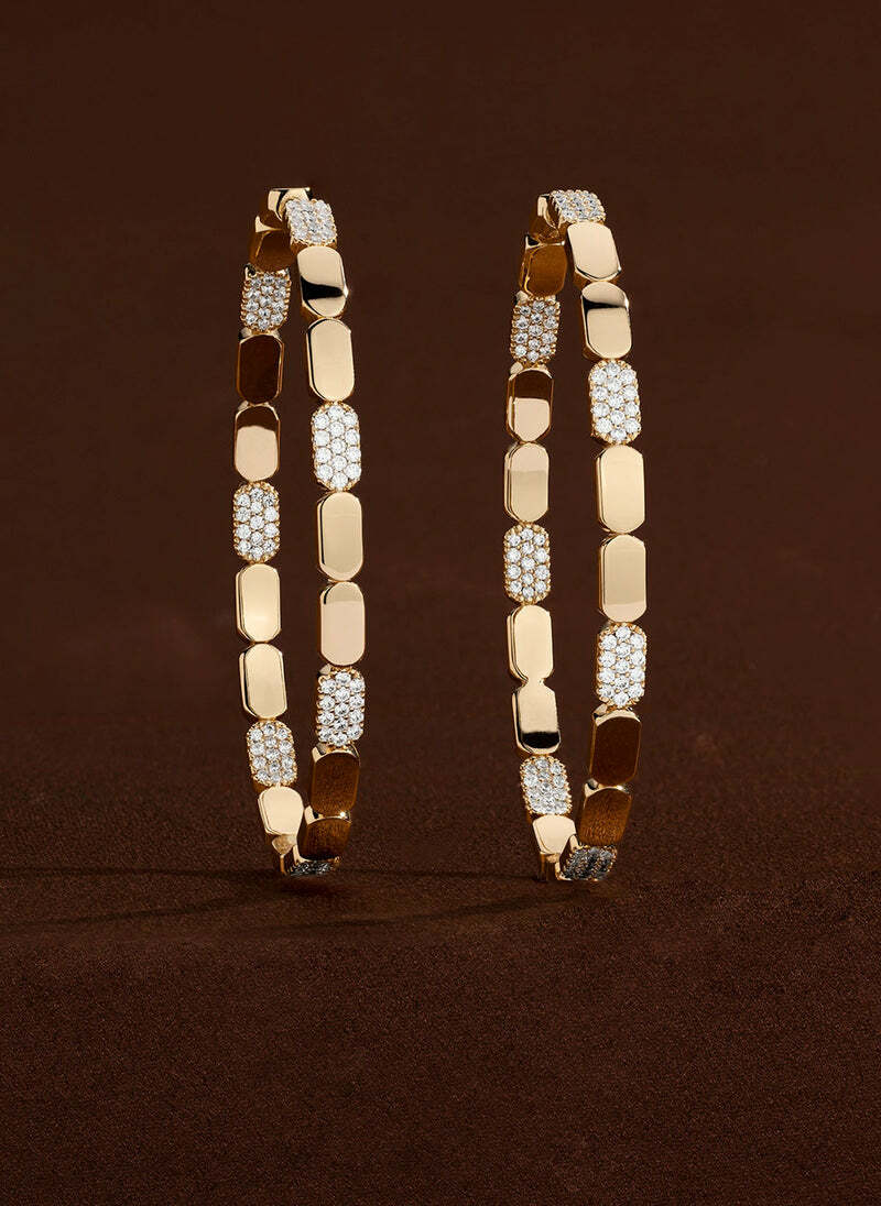 Boucles d'oreilles créoles APM Monaco Yacht Club or jaune 18 carats et zirconium - Réf. YE15533OX vue 2