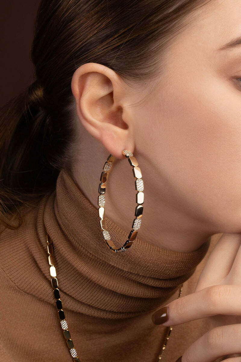 Boucles d'oreilles créoles APM Monaco Yacht Club or jaune 18 carats et zirconium - Réf. YE15533OX vue 3