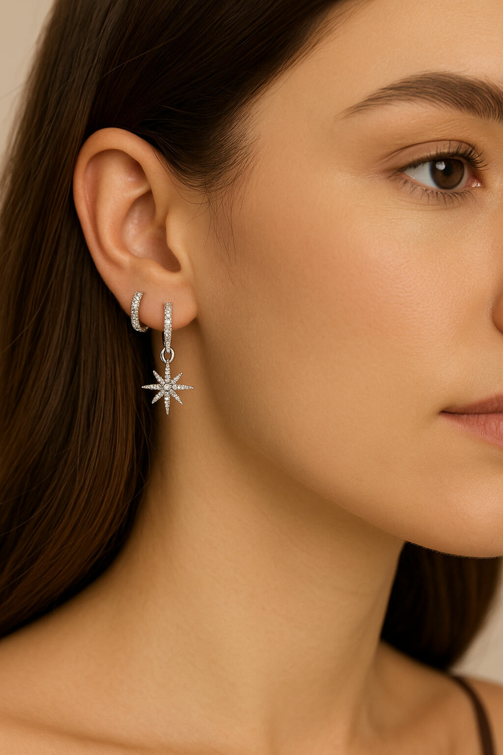 Boucles d'oreilles pendantes APM Monaco en argent 925 rhodié, étoile et zirconiums - Réf. 112124-S vue 2