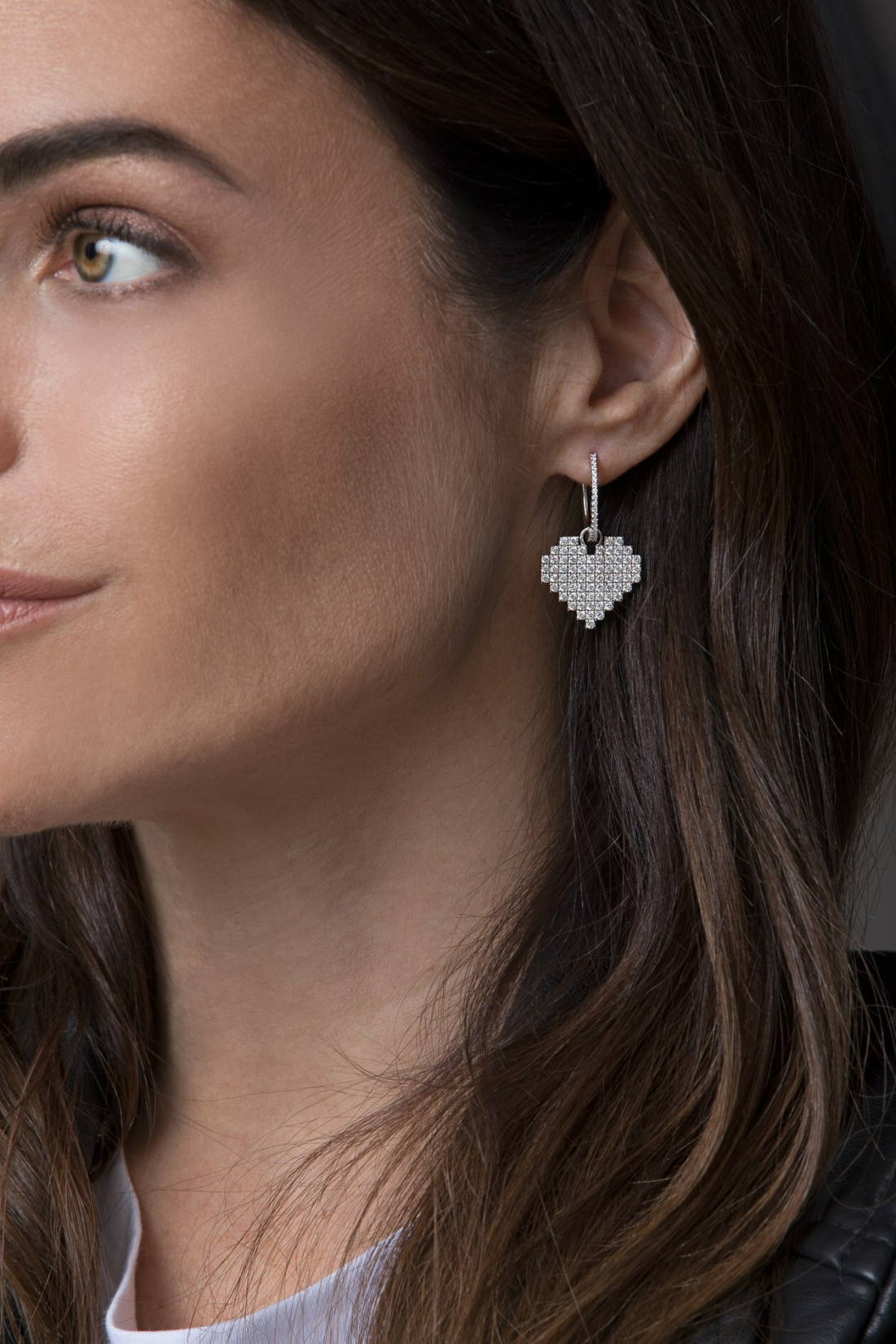 Boucles d'oreilles asymétriques cœur et anneau APM Monaco AE11262OX en argent 925 et zirconiums pour femme vue 2