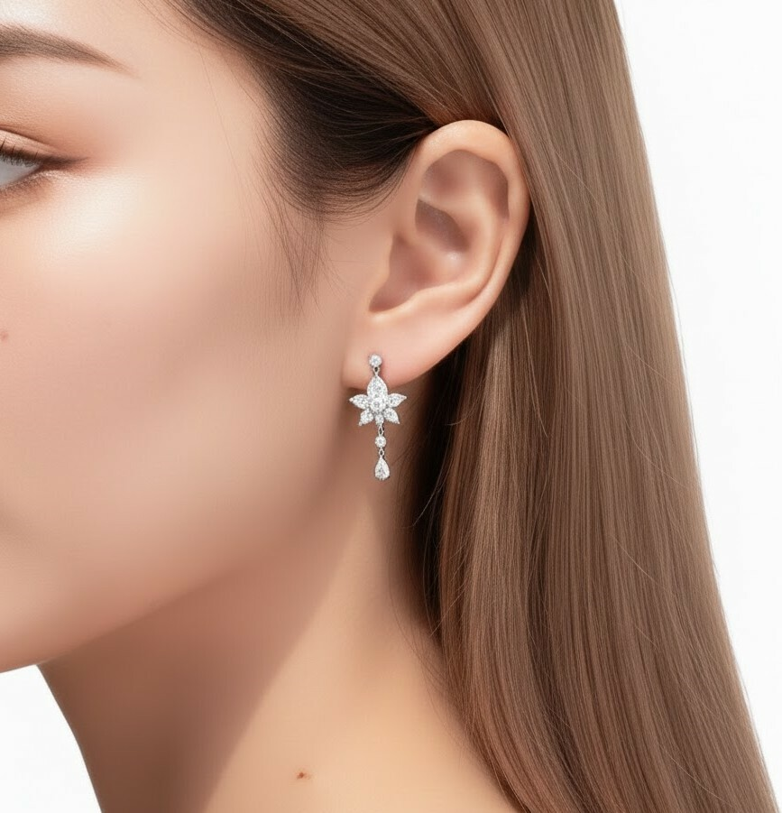 Boucles d'oreilles pendantes APM Monaco 112225 en argent 925 et zirconiums, fleurs et gouttes, pour femme vue 3