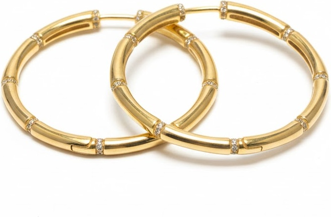 Boucles d'oreilles créoles Bambou APM Monaco plaquées or jaune 18 carats micropavées de cristaux - Réf. 112243 vue 2