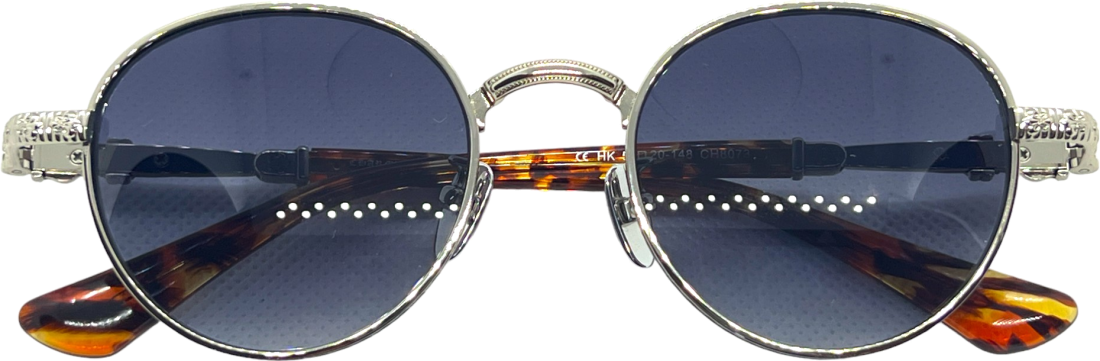 Lunettes de Soleil Chrome Hearts Unisexe Réf. 110032 - Monture Ronde Argentée, Branches Écaille de Tortue vue 2