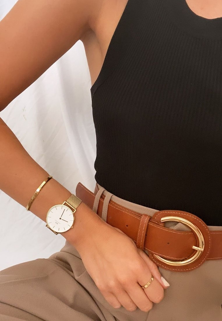 Bracelet Classic Jonc Daniel Wellington en acier doré - Réf. DW00400074 - Taille L pour femme vue 4