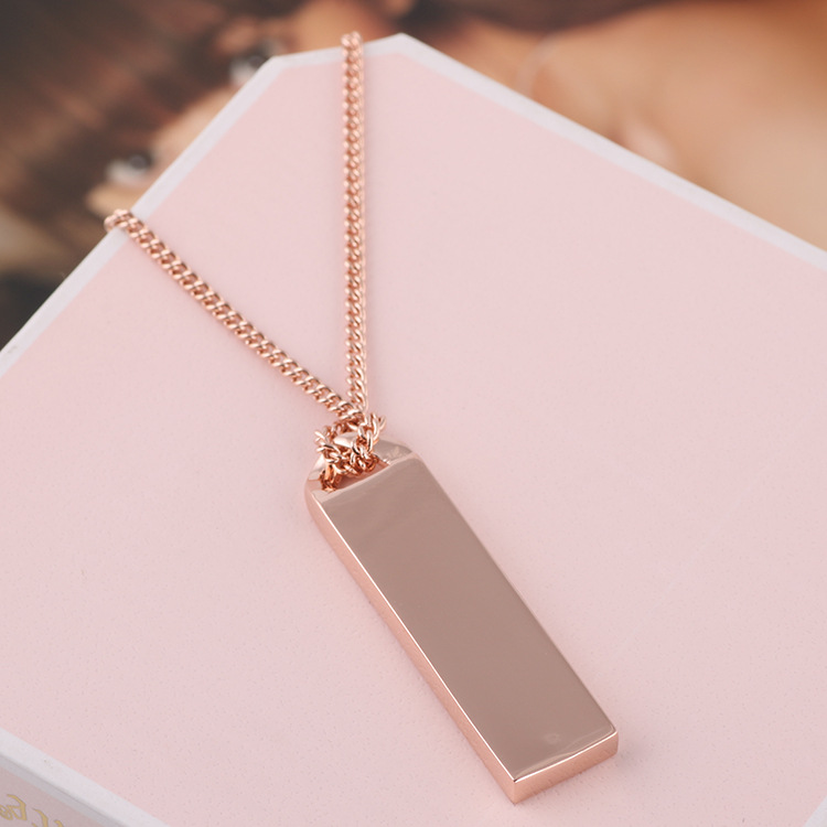 Collier chaine Marc by Marc Jacobs en acier plaqué or rose avec plaque logo - Réf. 109244 vue 2