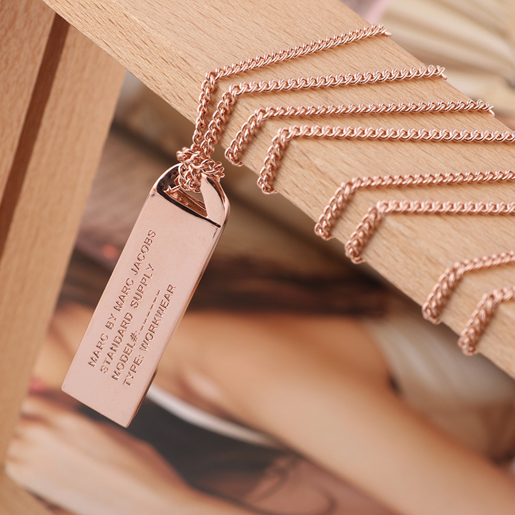 Collier chaine Marc by Marc Jacobs en acier plaqué or rose avec plaque logo - Réf. 109244 vue 6