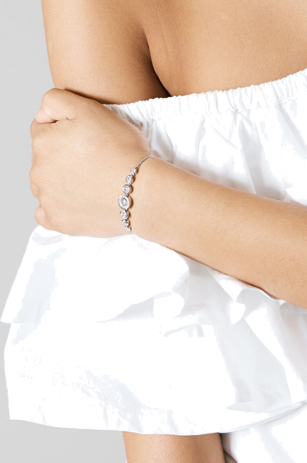 Bracelet Michael Kors en métal argenté à cristaux et fermoir coulissant - Réf. MKJ5335040 vue 4