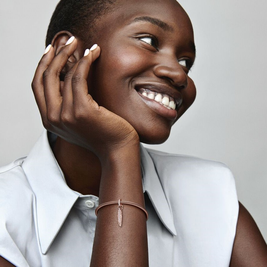 Pandora Moments - Pendant Charm Plume Scintillante en Métal doré Or rose 585/1000 - Réf. 789550C01 - Pour Femme vue 4