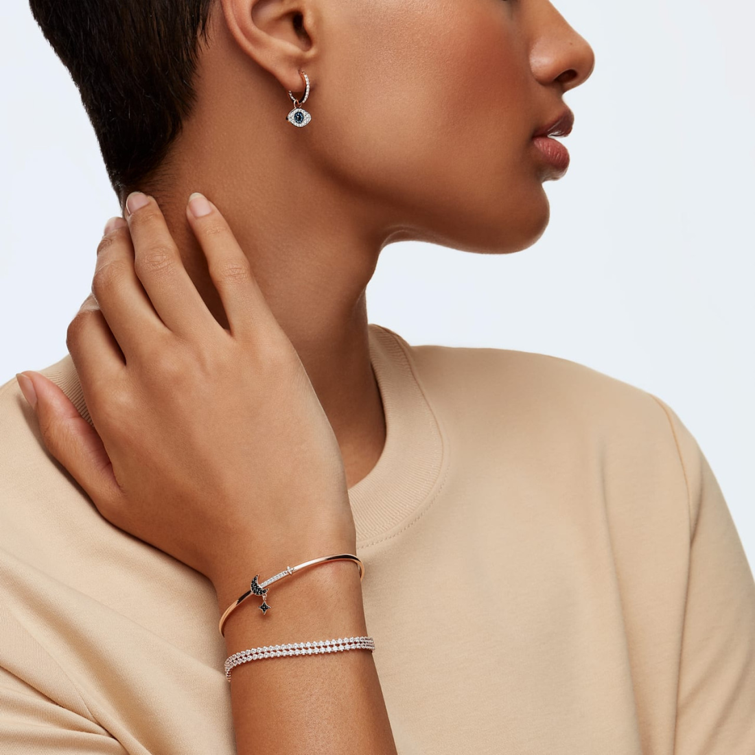 Bracelet jonc Swarovski Duo Moon 5429729, plaqué or rose, modèle Medium pour femme vue 2