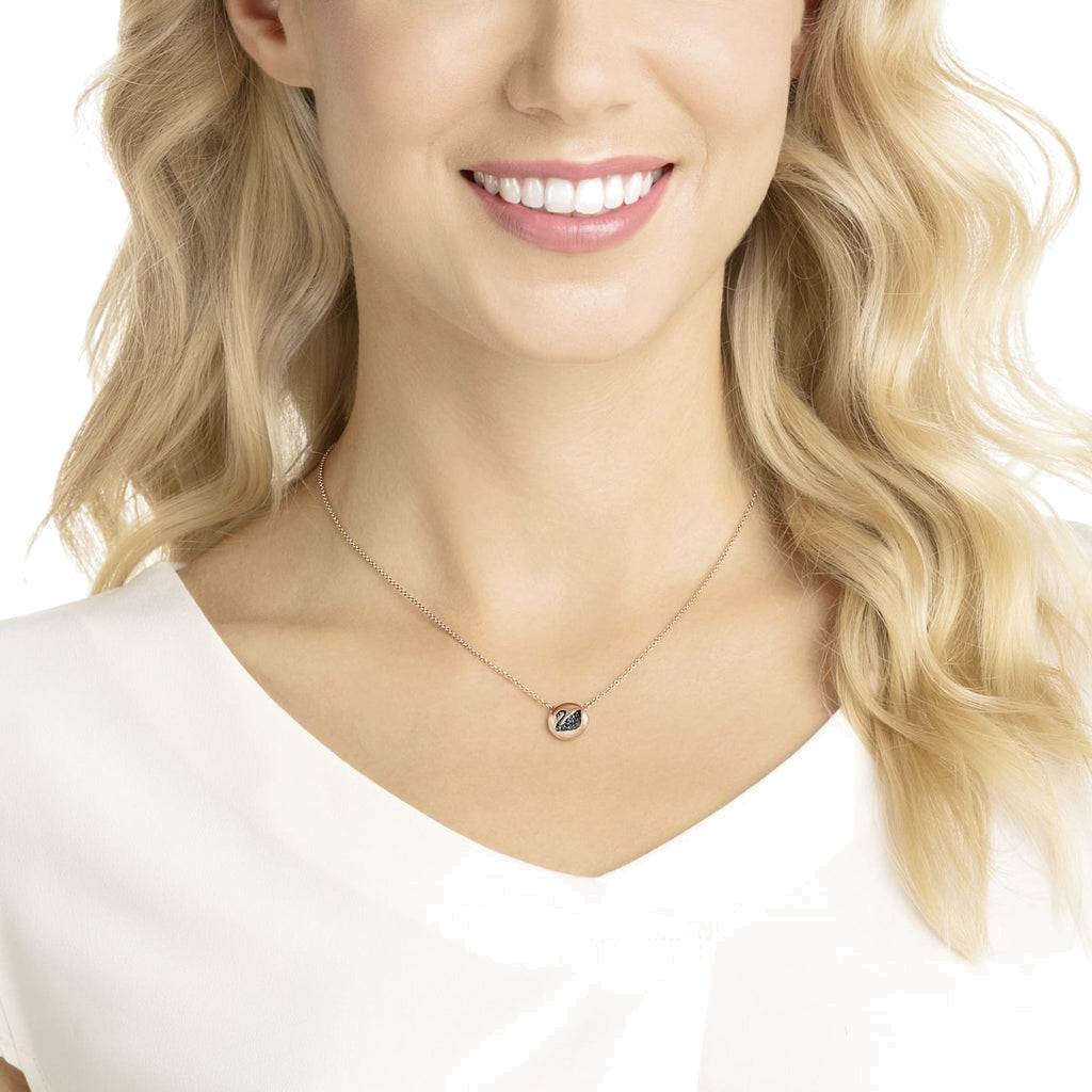 Collier Swarovski Hall Swan 5382446 en plaqué or rose avec cristaux noirs pour femme vue 4