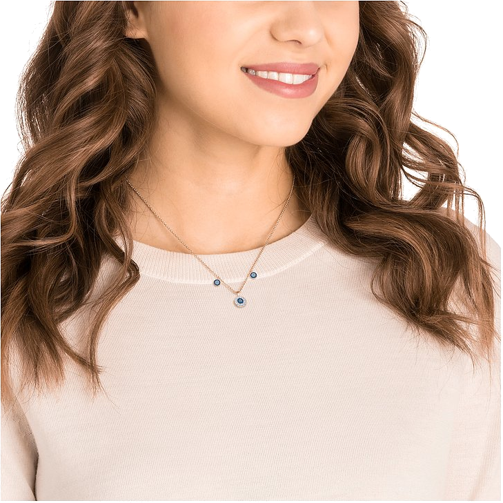 Collier Swarovski Luckily 5429129 en plaqué or rose avec cristaux bleus et blancs pour femme vue 4