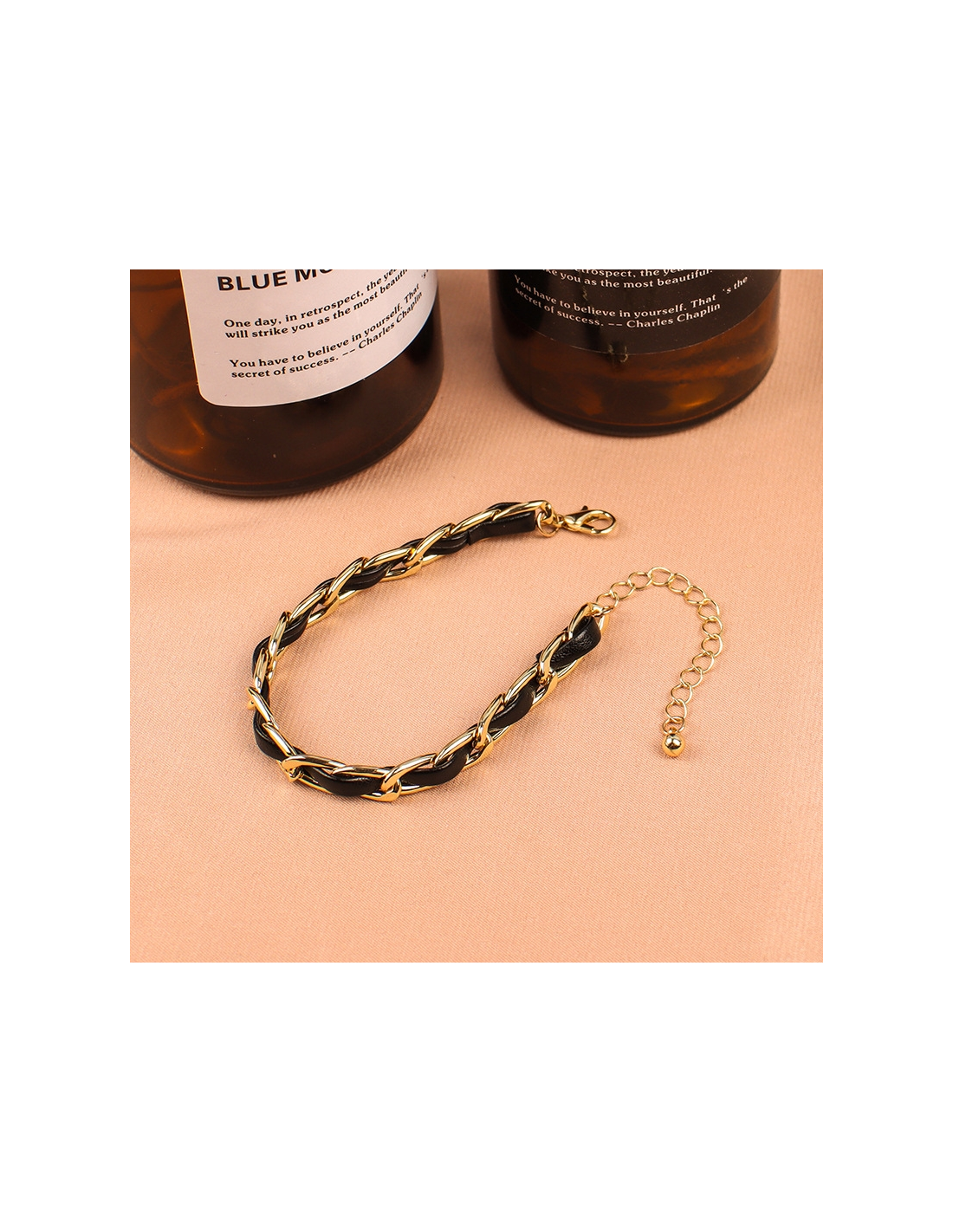 Bracelet Victoria Bradley 106340 pour femme en or, acier et simili cuir vue 3